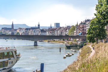Quai entre Huningue et Bâle