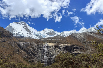 Fototapeta na wymiar snow white peaks of the andes with glaciers in peru