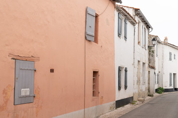 Fototapeta na wymiar street and house in village ile de re in france village