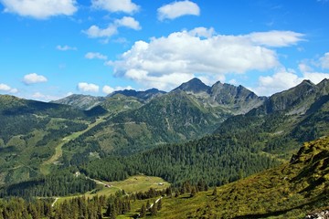 Fototapeta na wymiar Austrian Alps-outlook from Planai