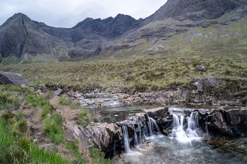 Fototapeta na wymiar Isle of Skye Schottland Wasserfall