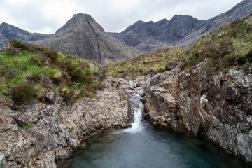 Naklejka na ściany i meble Isle of Skye Schottland Wasserfall