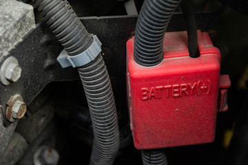 an inline fuse box containing high amperage fusing for a vehicle starter battery
