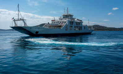 Autofaehre in La Maddalena