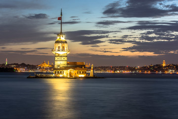 Fototapeta premium istanbul kız kulesi night 