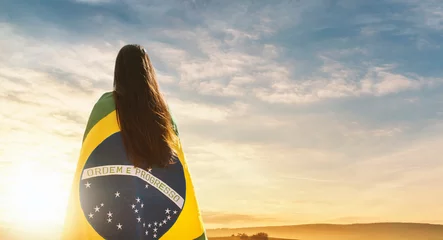 Foto auf Acrylglas Brasilien Frau mit brasilianischer Flagge, Unabhängigkeitstag