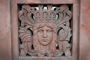 Frauenkopf im Jugendstil an der Lessingbrücke in Berlin