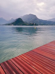 Les montagnes au loin