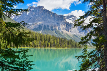 Naklejka na ściany i meble Beautiful Emerald lake in Yoho National Park Banff Canada