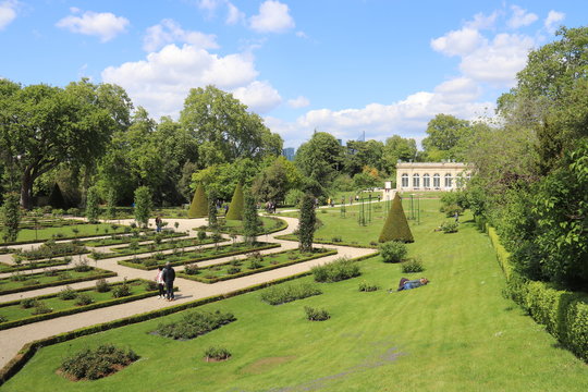 Jardin &agrave; la fran&ccedil;aise du parc de Bagatelle &agrave; Paris