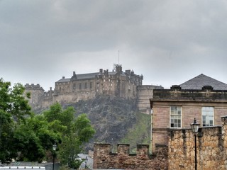 Fototapeta na wymiar Edinburgh castle in a rainy day in Scotland