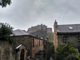 Fototapeta na wymiar Edinburgh castle in a rainy day in Scotland