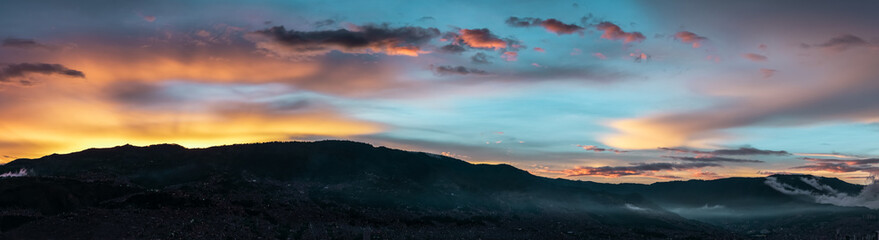 Panoramica de Medellin en la madrugada
