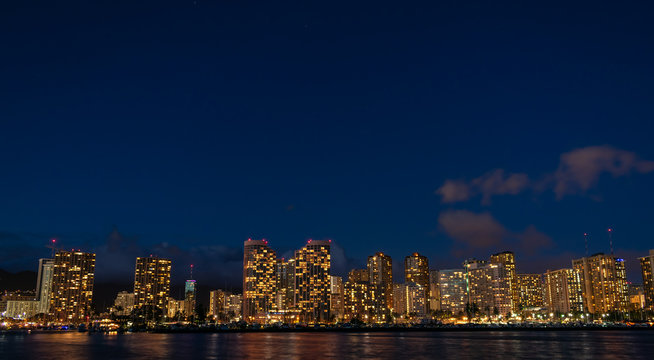Fototapeta Waikiki Skyline at Night in Honolulu, Hawaii
