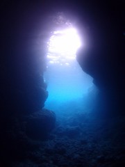 沖縄青い洞窟ダイビング