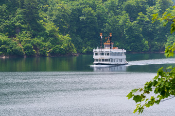 初夏の奥只見湖