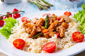 Turkey fricassee on rice with asparagus and paprika