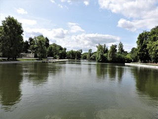 Fototapeta na wymiar lake in the park, moscow