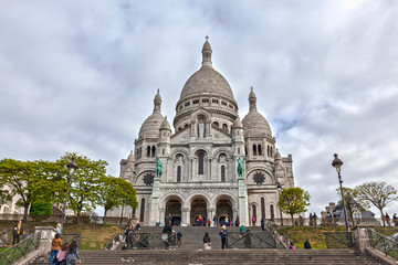 Fototapeta na wymiar basilica of sacre coeur in paris