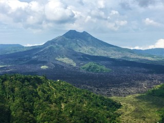 Obraz na płótnie Canvas Vulkan Gunung Batur mit Lavagestein vom letzten Ausbruch, Bali