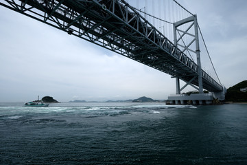 Fototapeta na wymiar 鳴門海峡をまたぐ大鳴門橋