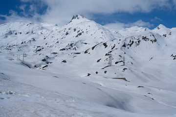 Fototapeta na wymiar Verschneite Berglandschaft am Gotthardpass, Uri, Schweiz