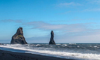 Fototapeta premium Black sand beach in Iceland sea stacks