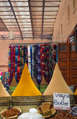 Przyprawy na targu w Maroko - obrazy, fototapety, plakaty