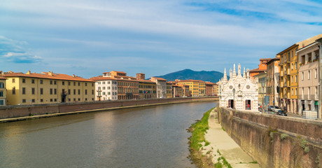 Naklejka premium Pisa, Tuscany / Italy - April 18th, 2019: Santa Maria della Spina Church on the banks of the Arno River.