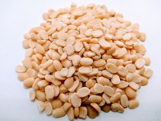A picture of split black lentil without rind