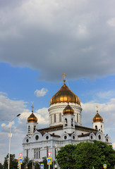 Fototapeta na wymiar Cathedral of Christ the Saviour on cloudy day in Moscow, Russia 
