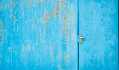 Fototapeta na wymiar Old and rusty door