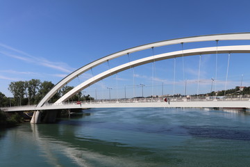 Fototapeta na wymiar Ville de Lyon - Le Pont Raymond Barre sur le fleuve Rhône inauguré en 2013