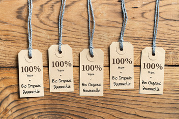 Hangtags mit Aufschrift 