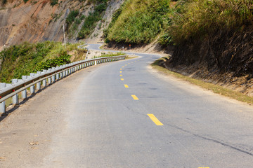 Fototapeta na wymiar asphalt mountain road, Lai Chau province, Vietnam