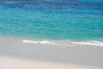 Fototapeta na wymiar waves on the white sandy beach