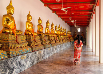 Fototapeta premium Wat Pho temple and buddhist statues in Bangkok