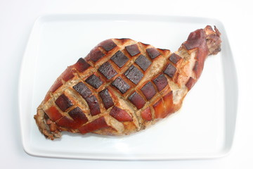 Spanferkelkeule braten