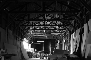 木造の町工場の倉庫