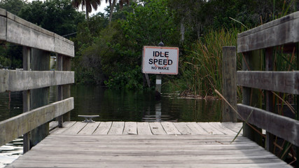 Idle Speed / No Wake Sign