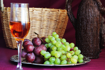 bottle of wine and grapes