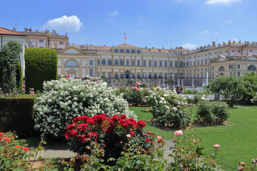 Fototapeta na wymiar villa reale e piante di rose monza in italia, royal villa and rose plants in monza city in italy