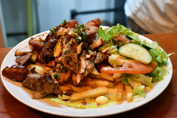 picada, ensalada,papas,fritas,salsa,comida,almuerzo,cena,alimento