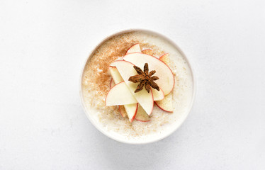 Oats porridge with red apple slices and cinnamon