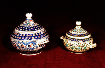 Porcelain and tiles decorated with original patterns