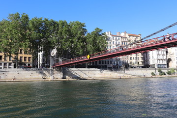 Ville de Lyon - Passerelle Saint Vincent - Pont piéton sur la rivière saône - ouvert en 1832