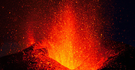 Volcano Eyjafjallajökull. Iceland. April 2010. Erupción volcánica en el area de Fimmvörduhals,...