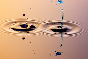 Two collision effect of two falling water drops - Drop Sculpture.