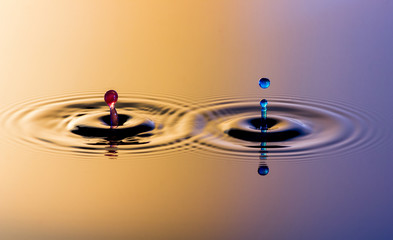 Two collision effect of two falling water drops - Drop Sculpture.