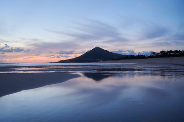 Obraz premium Beach of moledo at the end of the day, with a view to trega mountain on spanish side of the border. Low tide displaying the sandy beach on a cloudy day.
